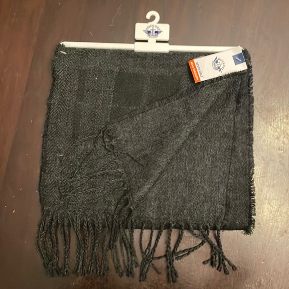NWT Dockers Reversible scarf - Picture 3 of 5